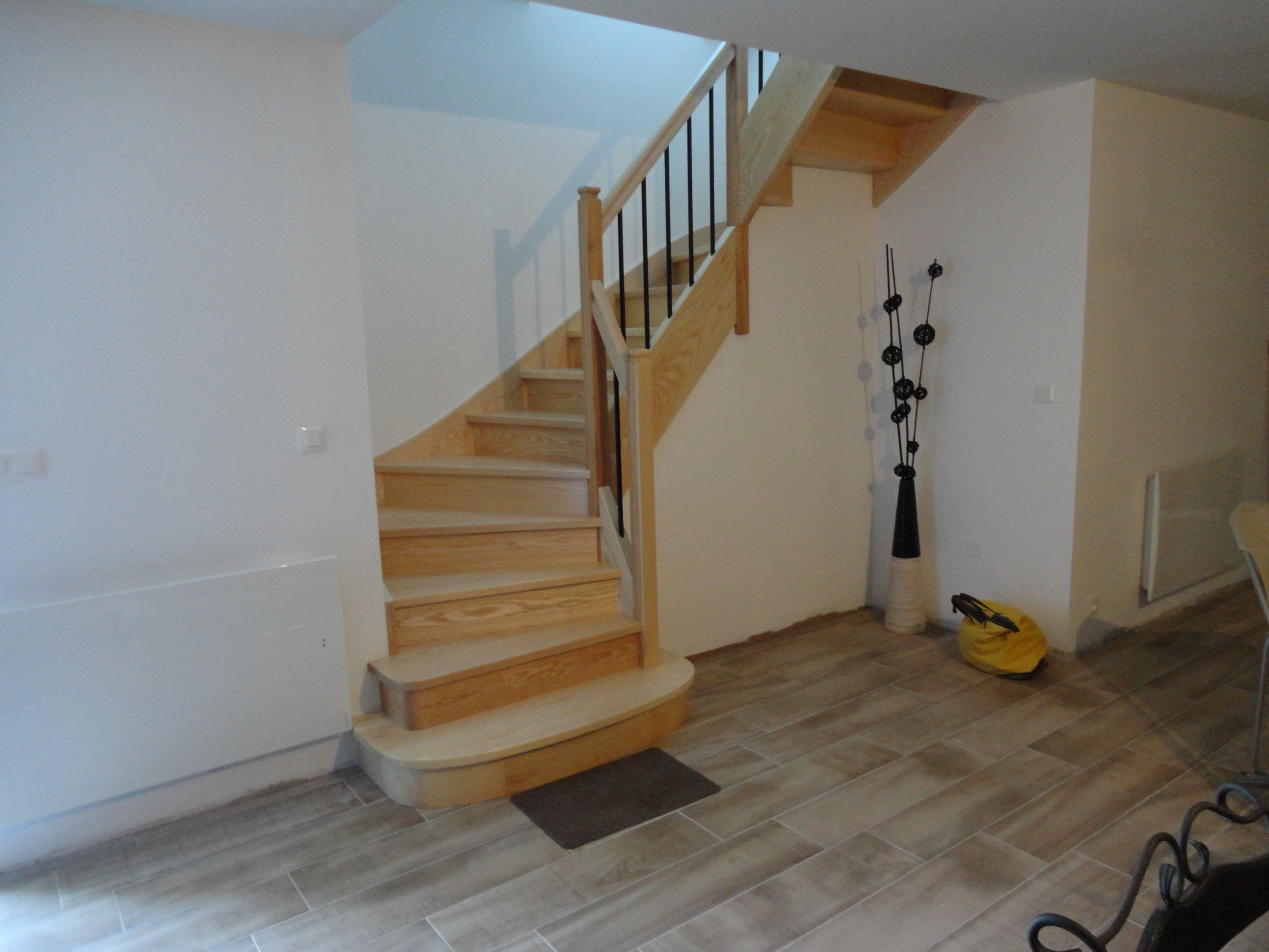 Gabriel bois, artisan, nos réalisations, chantier, escalier bois, escalier, menuiserie intérieur, aménagement intérieur, menuisier, réalisation, artisan, gabriel, christian brassac